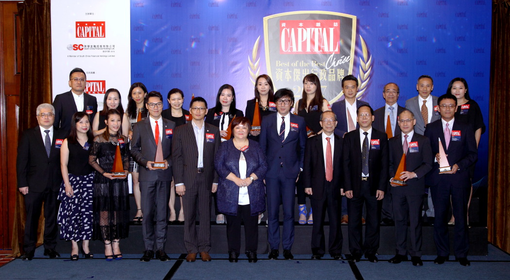 南華傳媒管理層，頒獎嘉賓及獲獎企業代表一同合照。