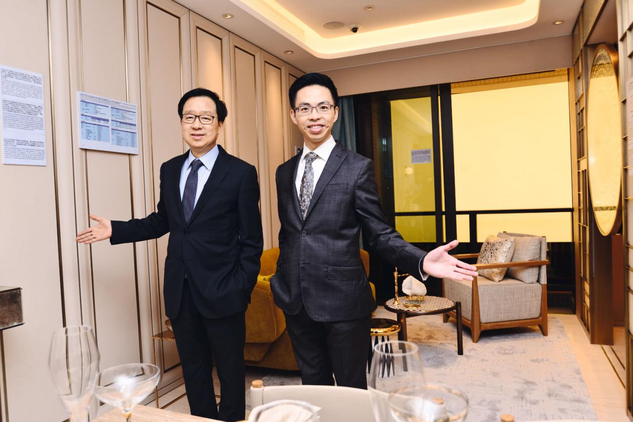 新地副董事總經理雷霆（左）證實集團有入標怡東酒店。