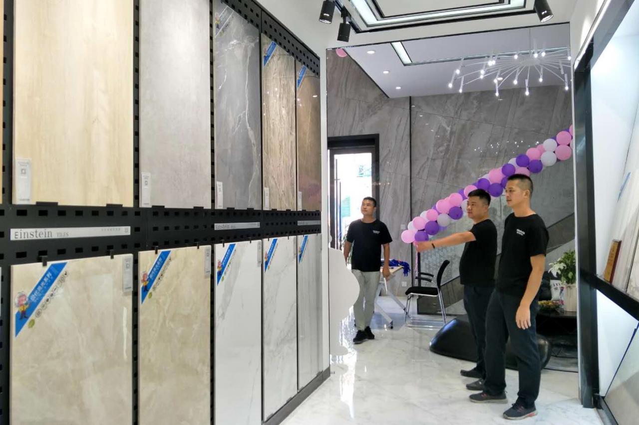 香港的外國瓷磚進口總值由2012年的約5,170萬美元增加至2017年的7,160萬美元。