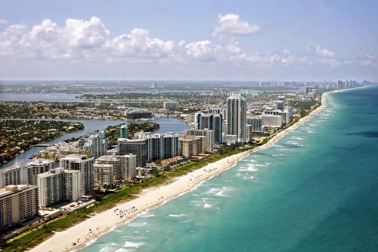 約有33,000名百萬富翁居住在邁阿密核心區，佛羅里達州有低稅州的地位，也推動了黃金地產升值。