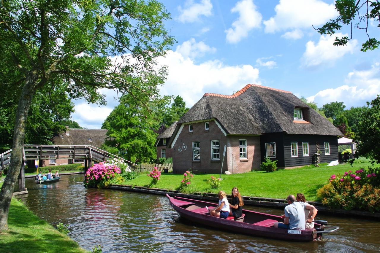 荷蘭樓價最高的城市是阿姆斯特丹，最低的房產價格大約在44萬歐元左右。