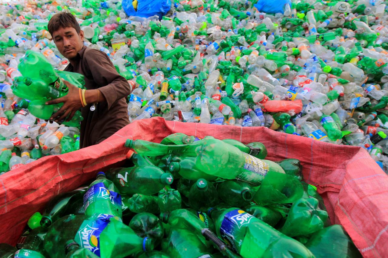 全世界排放到海洋的塑膠垃圾，當中以印尼、菲律賓、越南、泰國和中國共佔百分之六十。