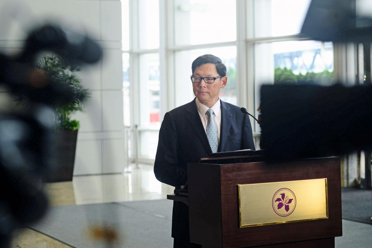 金管局總裁陳德霖在九月十七日宣布推出「轉數快」跨銀行電子支付系統，令本港電子支付服務踏前一大步。