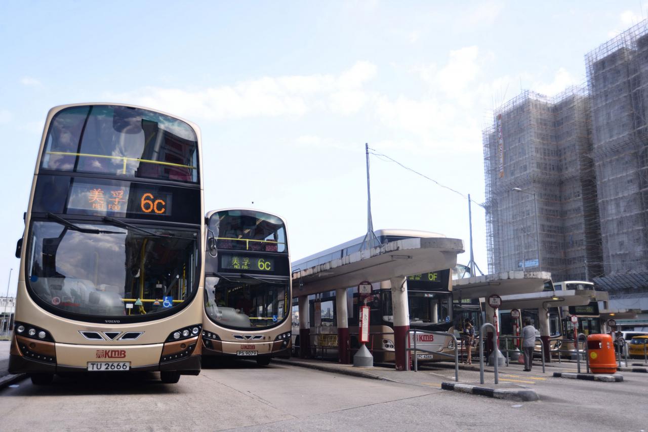 本港專營巴士行車時間長，同時須在炎熱氣候下持續提供空調，極大考驗電動巴士的續航力。