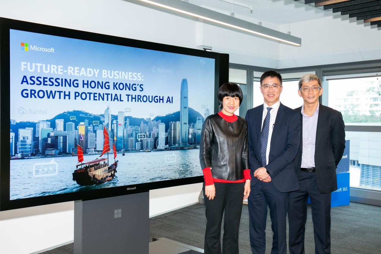 （由左至右）：Microsoft 香港及澳門區總經理陳珊珊、香港鐵路有限公司首席資訊主管孫耀達及IDC 亞太區定制解決方案副總裁林宣宏
