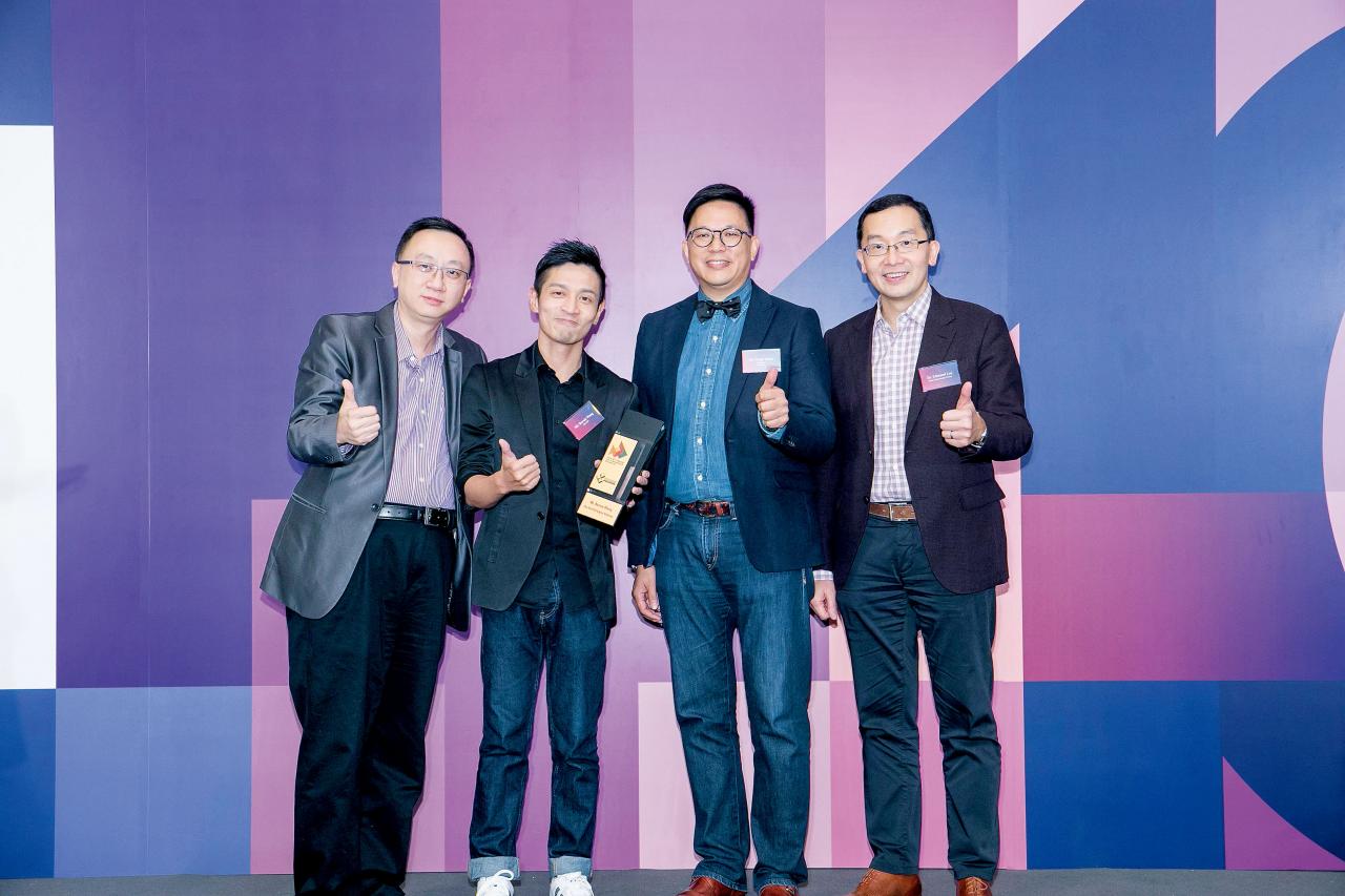 在本年度由香港互動市務商會舉辦的 「The 6th Media Convergence Awards」中，Bernie獲頒「MCA Digital Marketer」獎項。