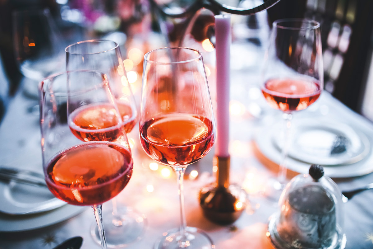 近年白葡萄酒特別是粉紅酒深受年輕及女性消費者歡迎。