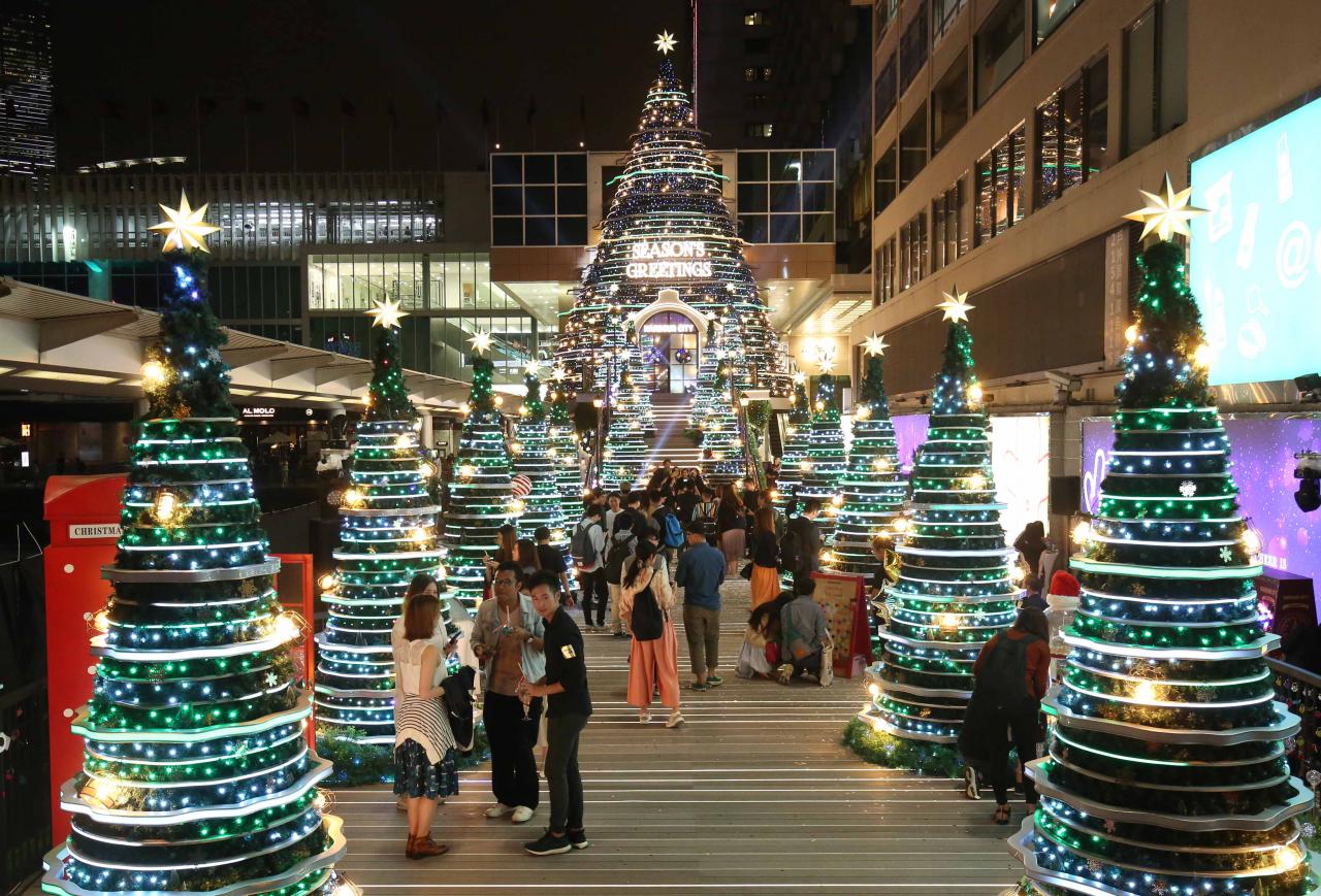 海港城以「Christmas Treasures」 尋找聖誕瑰寶為主題，打造五光十色的聖誕裝置。