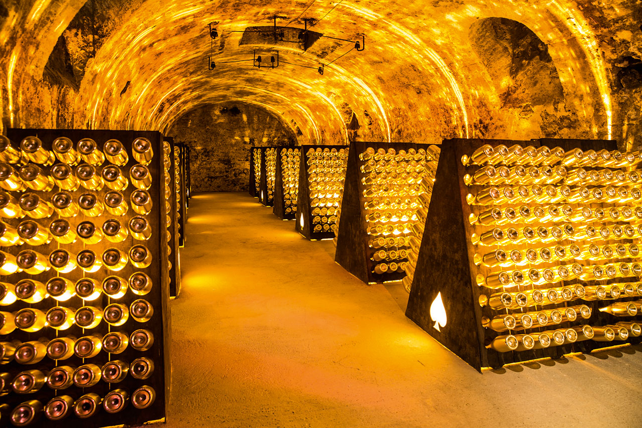 Cattier家族將酒液放在全香檳區最深的地下酒窖進行緩慢陳年。