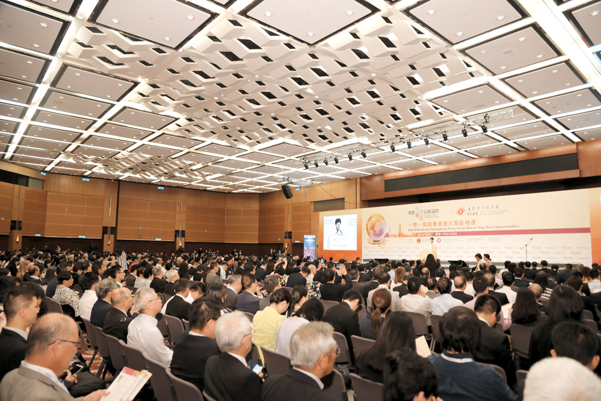  來自全球的華商與相關政府官員、企業精英與專家學者近千人出席論壇。