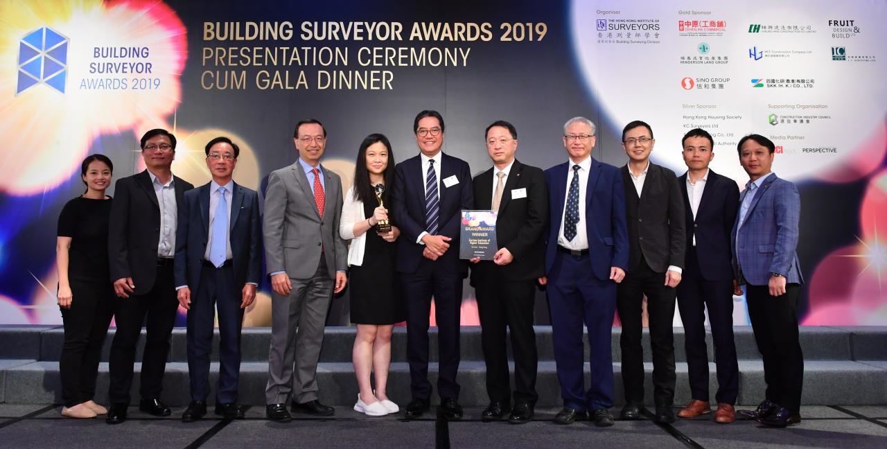 「建築測量師大獎2019」卓越大獎得獎者—香港明愛，獲獎項目為明愛專上學院。該項目同時獲得「建築測量師大獎2019」新建樓宇工程－客戶／客戶代表組別之優勝獎。