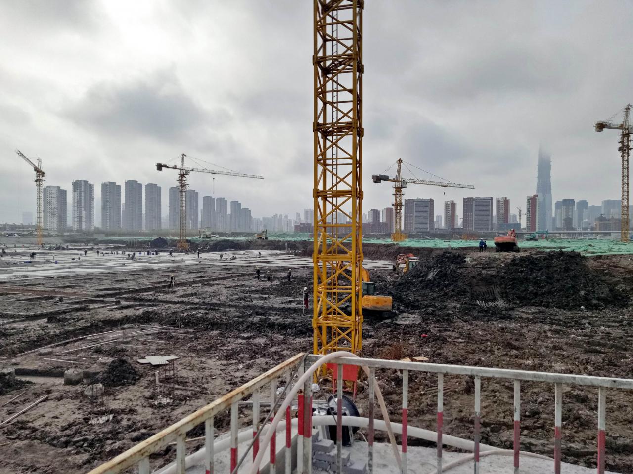 遠洋集團去年在天津第二大街與太湖東路的地皮涉無證開工。