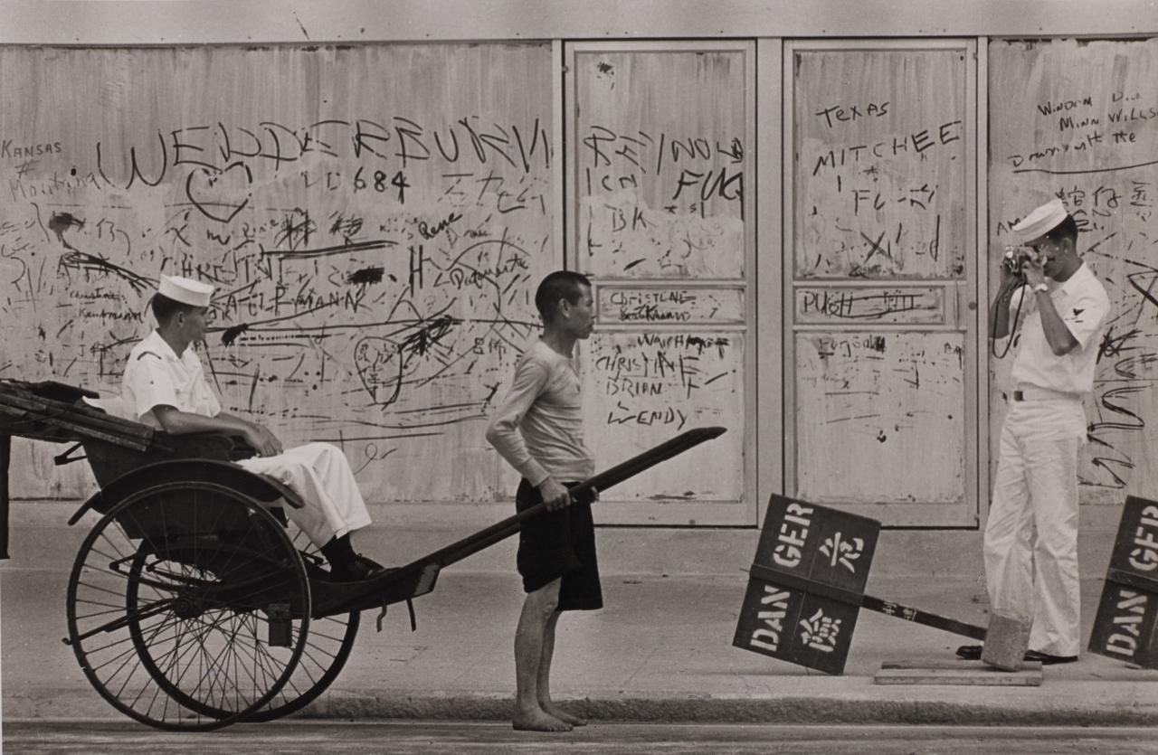 「香港影像 · 兩代觸覺 — 邱良 · 李家昇」展覽在6月6日至25日於香港蘇富比藝術空間舉行，展出約50幅邱良親手沖印及簽名、原攝於六十年代的罕有黑白攝影作品，以及約30幅李家昇近年以香港城市為題的黑白和彩色作品。