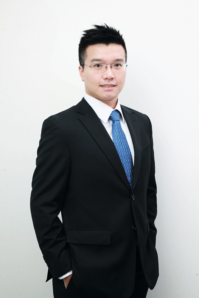 晉裕投資研究部投資策略師黃耀宗預期地產股將與大市同步。