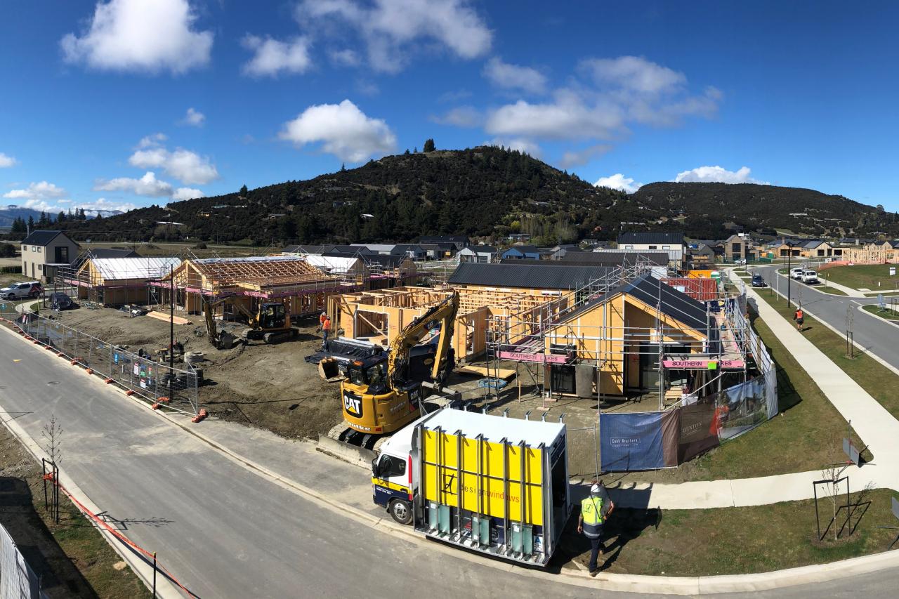 Kiwibuild建屋計畫，進度滯後，到今年6月只能建完約300間房屋，未達到1,000間的階段目標。