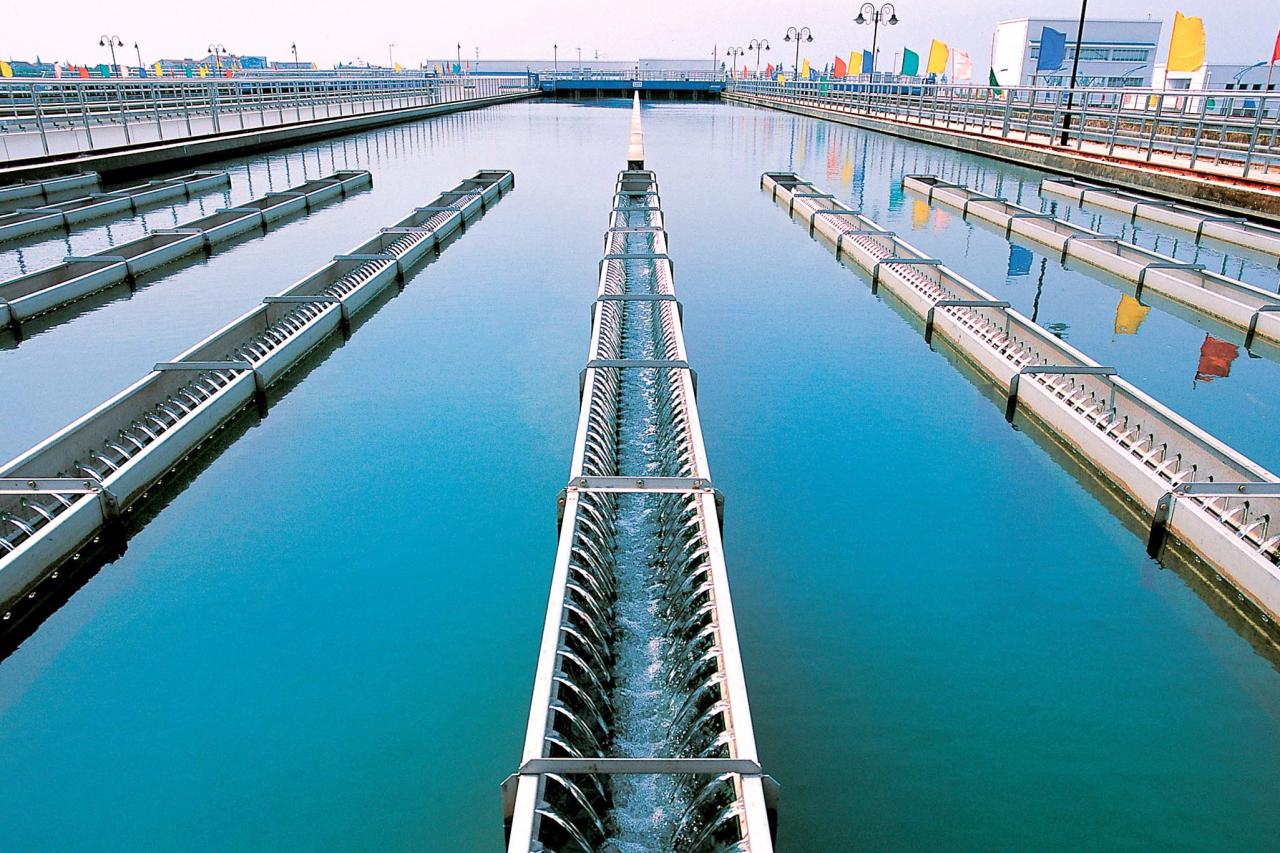 水價受到監管，長期保持較為平穩水準，提升空間有限，導致水務企業盈利性較低。