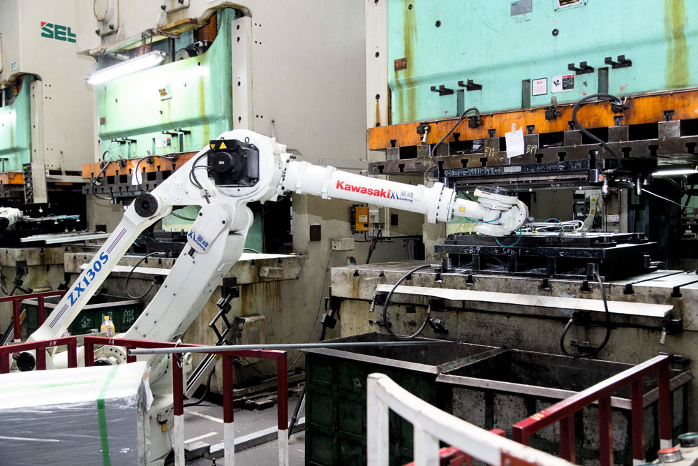 嘉利目前主要採用日本的機械臂，每隻成本約二十萬元。
