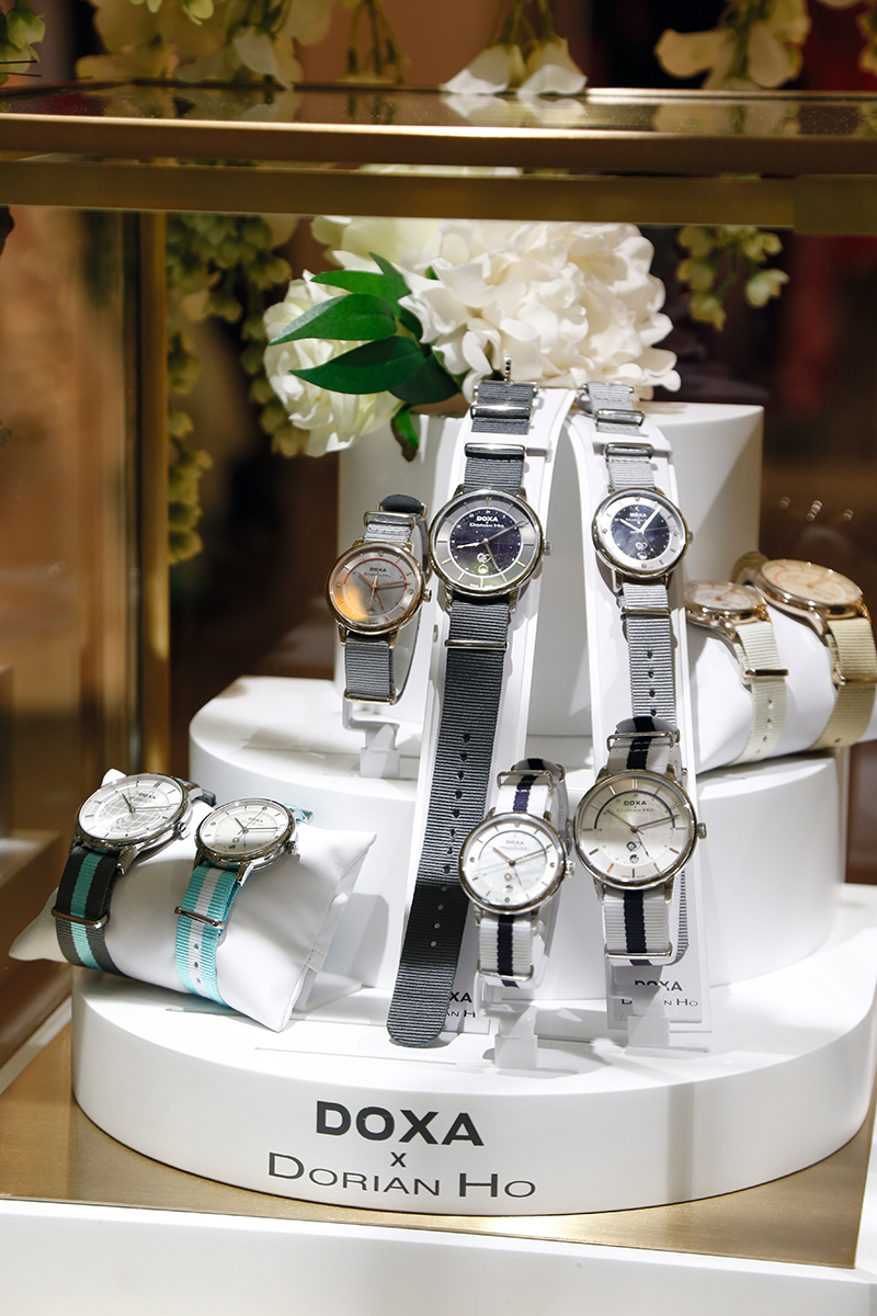 與瑞士腕錶品牌DOXA展開的一次跨界合作。
