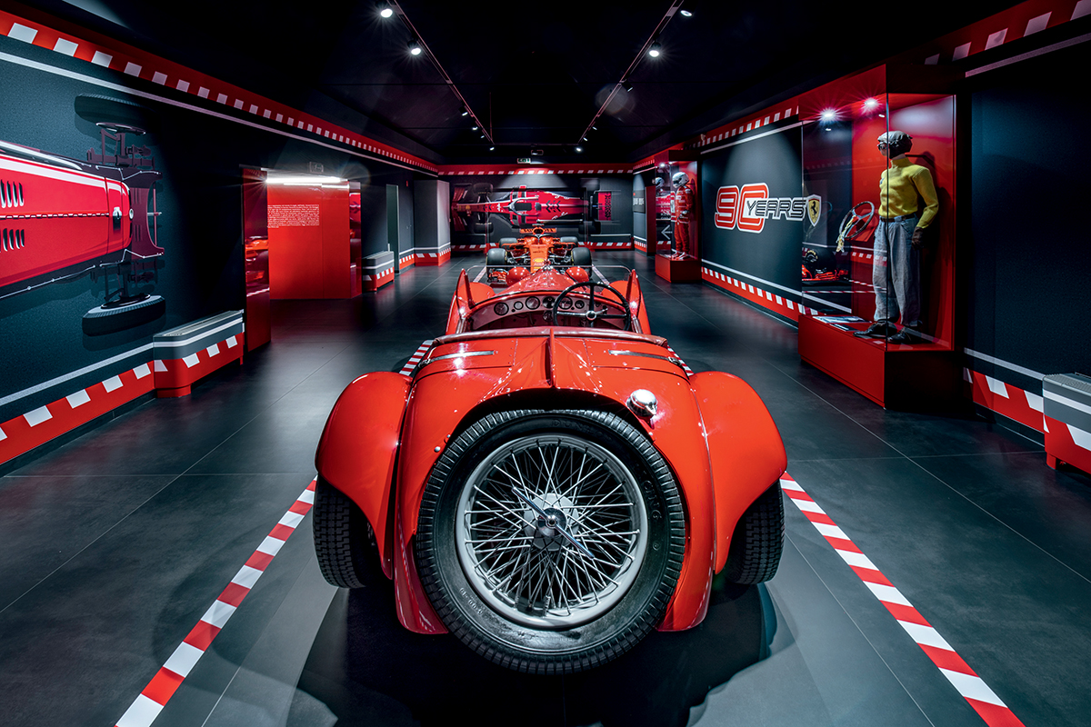 館內所陳列的第一台車型，就是車隊最初使用的Alfa Romeo 8C 2300 Spider。
