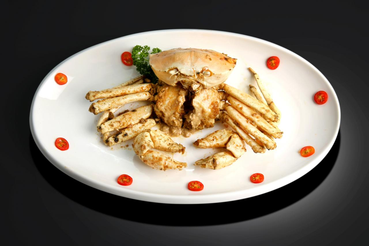 鵝肝醬炒南極水晶蟹：「鼎爺」採用爆炒的烹調手法令蟹肉更乾身，而鵝肝醬的獨特香氣亦讓水晶蟹的鮮味得到提升，非常惹味。