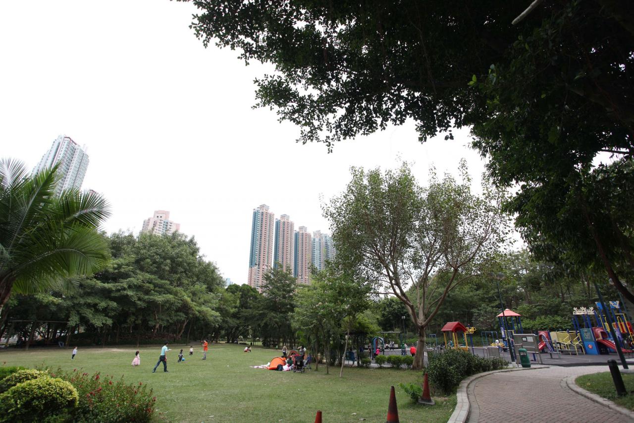 項目附近有南昌公園及大角咀市政大樓等休憩地方。