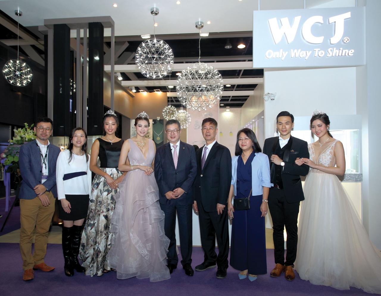 杜源寧出席AQUEEN在3月於國際珠寶展舉行品牌推廣活動。