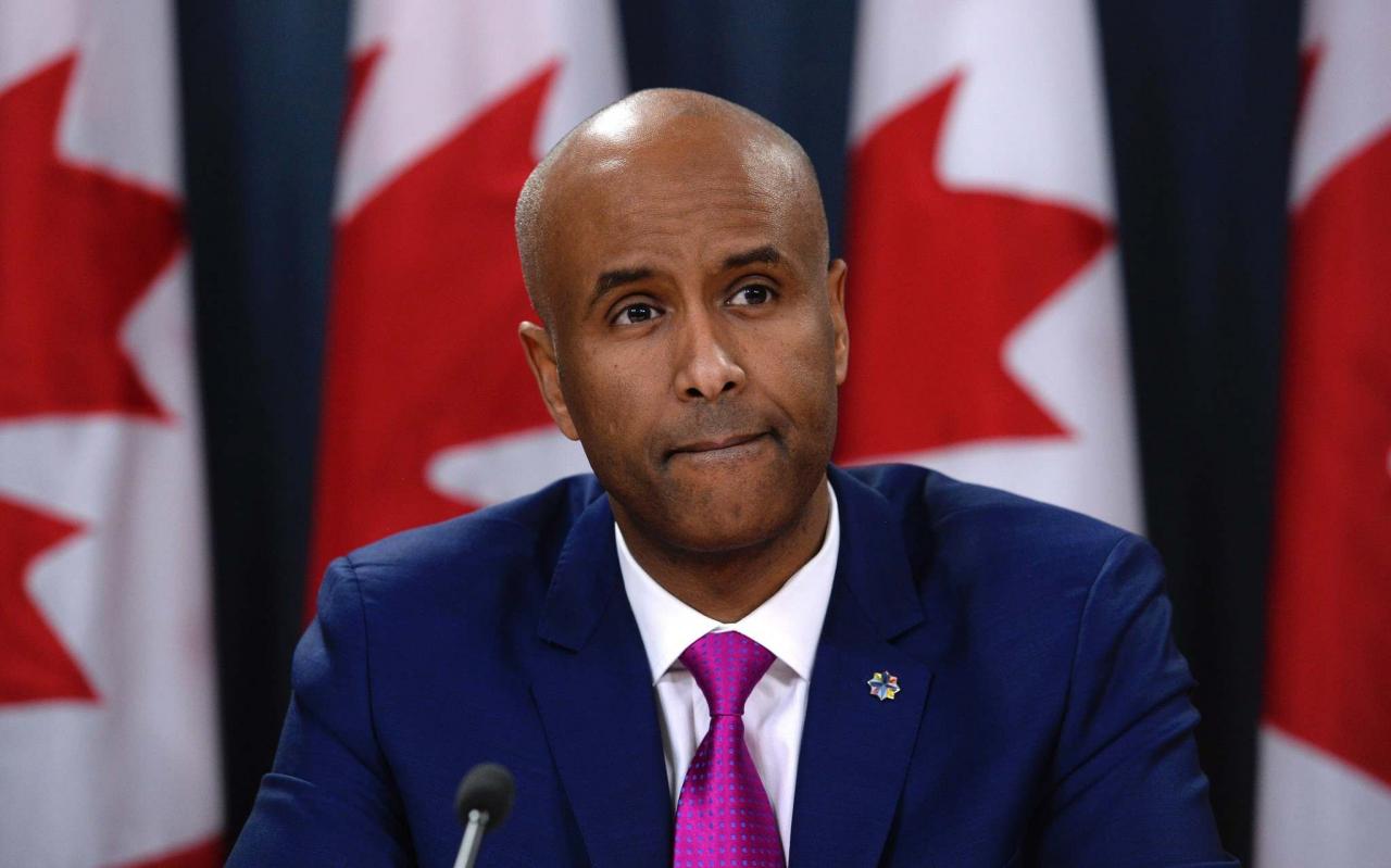 哈森宣布，加拿大於未來三年會接收近百萬移民。