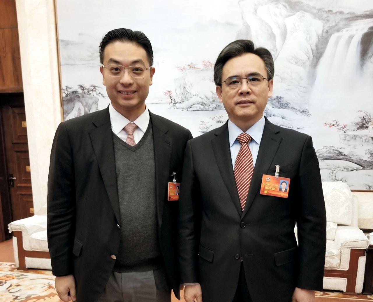 韓博士與黑龍江省政協主席黃建盛先生合照。