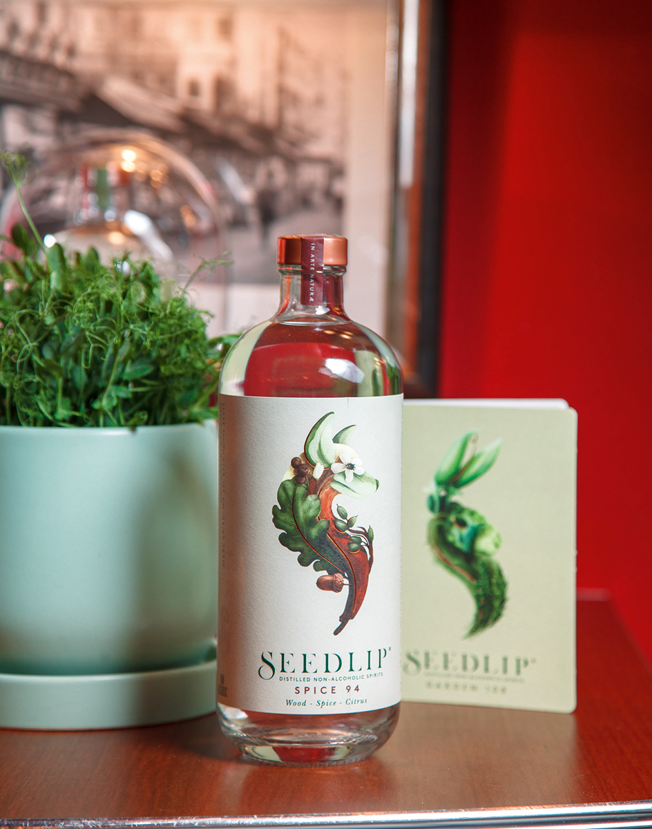 Seedlip由植物所製成，以類似琴酒的風味製作無酒精飲品。