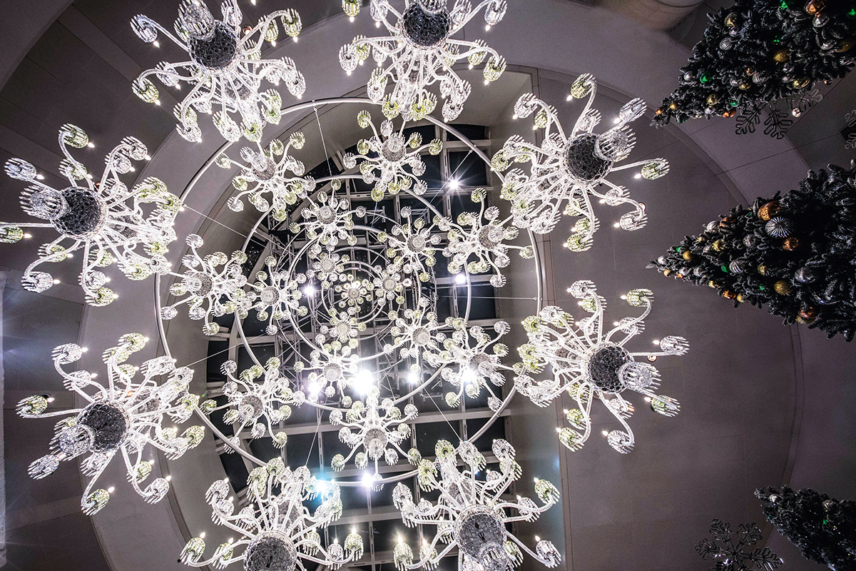 今年聖誕，圓方商場與Saint-Louis合作，帶來夢幻般的水晶童話。