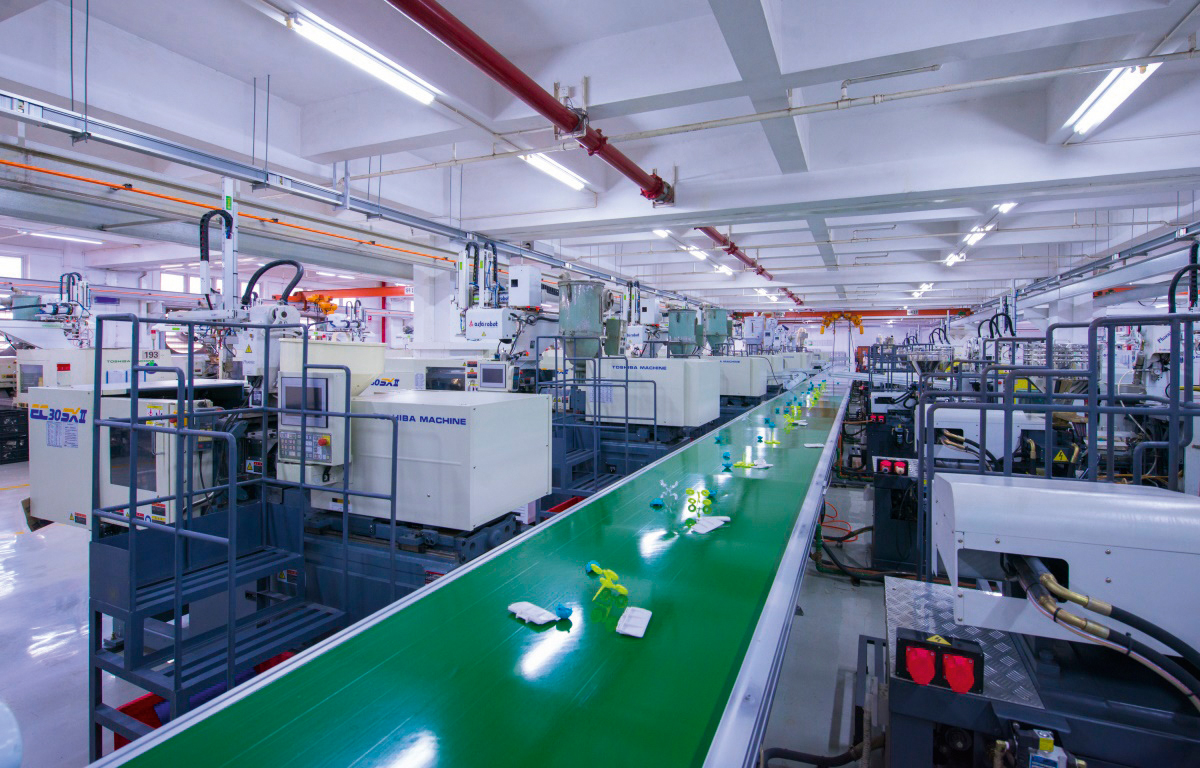 陳在公司內部推動及加強半自動化生產，提升效率。