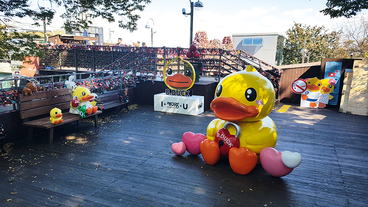 B.Duck從2012年起進軍南韓市場。