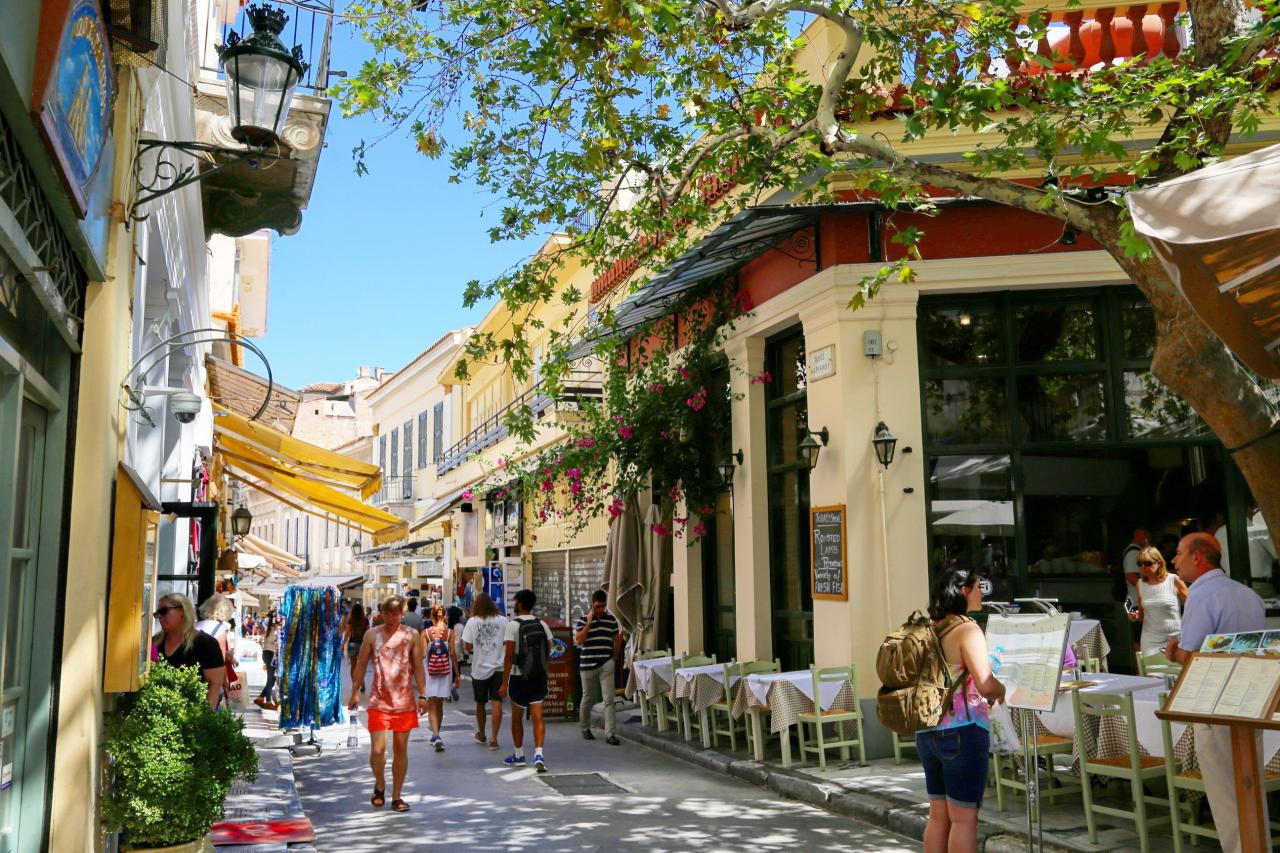 老城區普拉是雅典最古老的部分，擁有眾多餐館和酒吧。