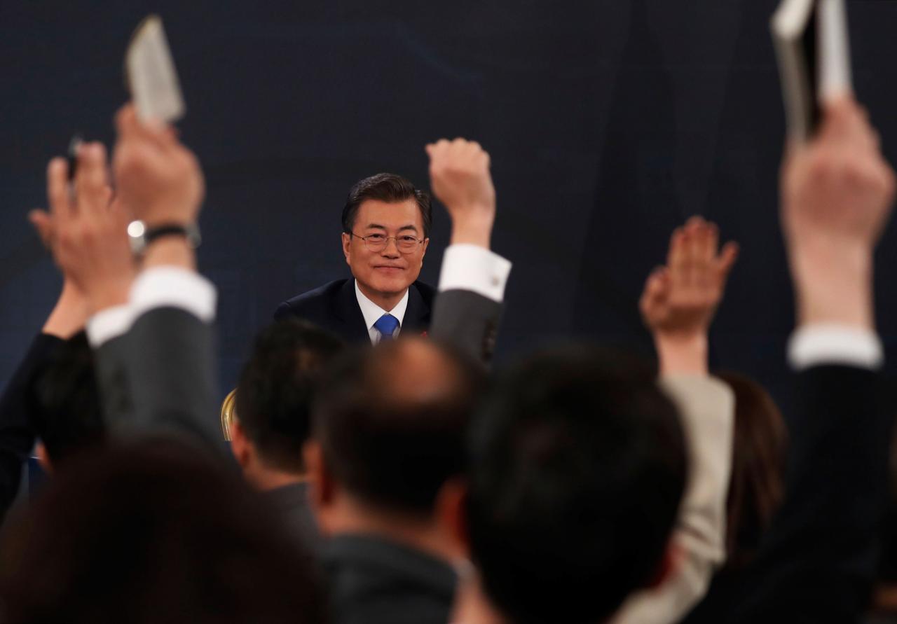 南韓總統文在寅上台後，中韓關係回暖。