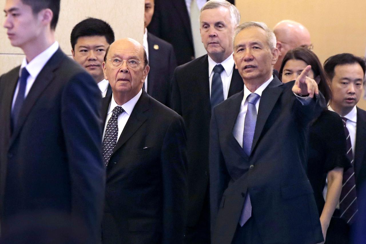 美商務部長羅斯與中國副總理劉鶴（右）於今月初的會面成果如今已化為烏有。