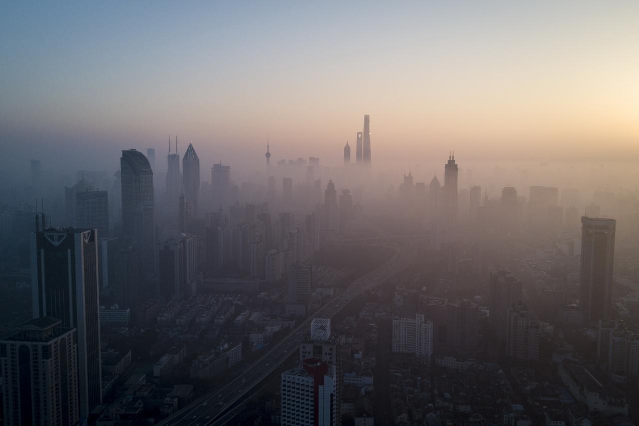 空氣污染一直困擾內地多個城市，今年中國制定「打贏藍天保衛戰三年作戰計畫」。