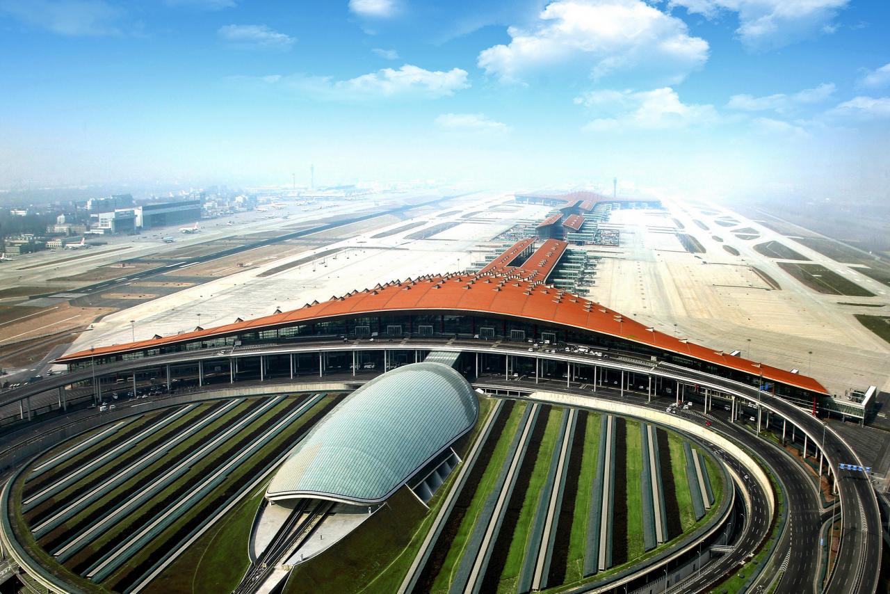 北京新機場的落成，相信有助加快內地航空業的發展。