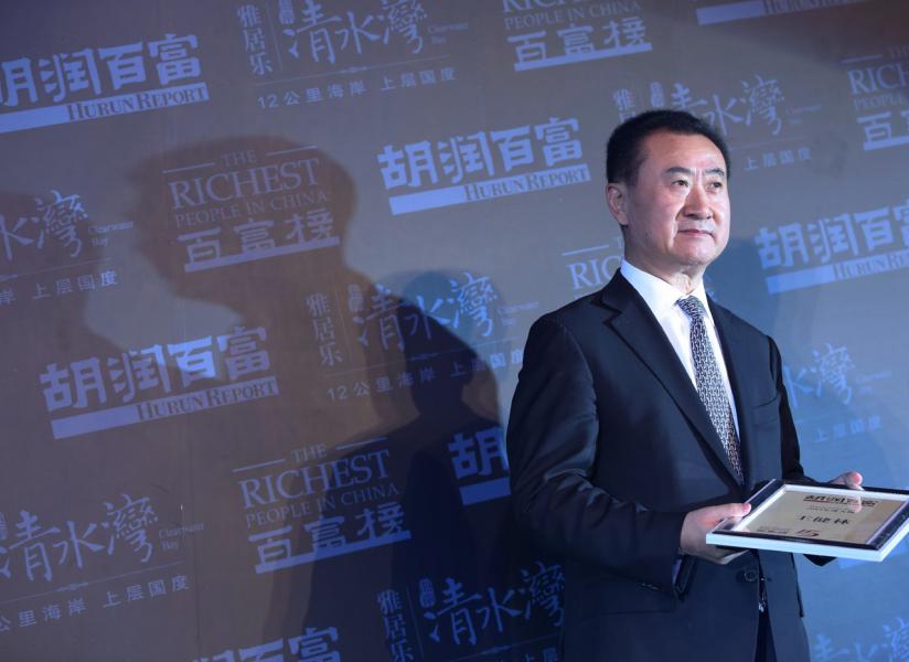內地傳媒幫中國首富王健林計數,自2012年至今,其海外投資額累計達2,541億元(人民幣.下同),卻要賣走631.7億元內地資產。 內地傳媒幫中國首富王健林計數,自2012年至今,其海外投資額累計達2,541億元(人民幣.下同),卻要賣走631.7億元內地資產。