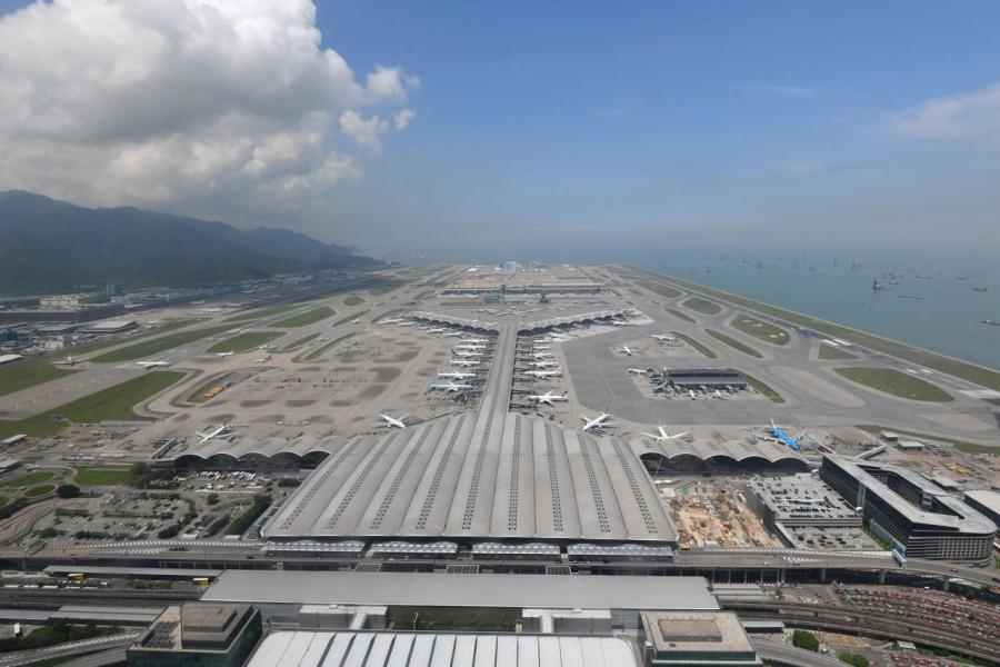 香港機場的發展較區內其他機場落後。 香港機場的發展較區內其他機場落後。