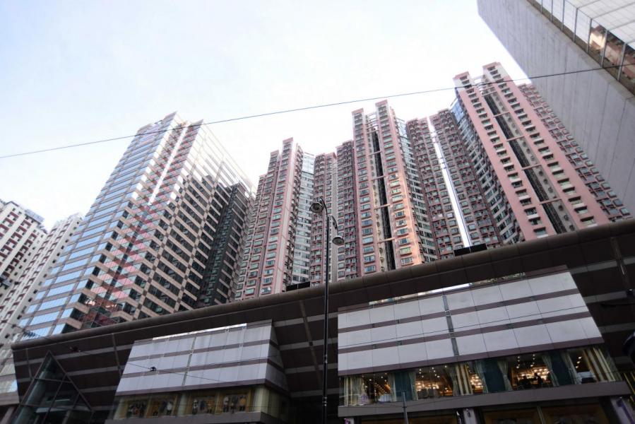 政府「加辣」後樓價不跌反升,對市場造成一定風險。 政府「加辣」後樓價不跌反升,對市場造成一定風險。