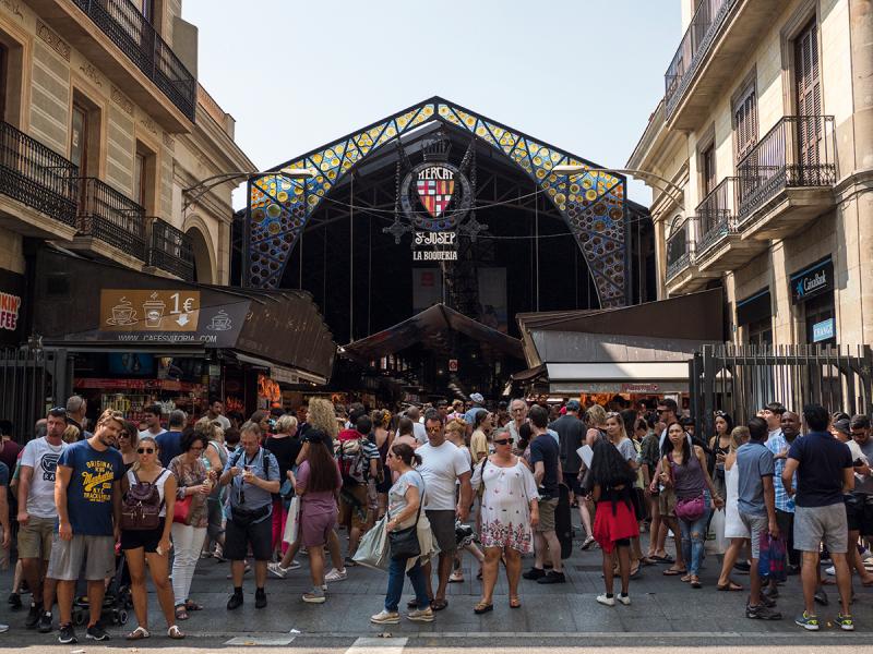 La Boqueria是巴塞羅那市內著名的街市,吸引不少遊客來觀光找吃。 La Boqueria是巴塞羅那市內著名的街市,吸引不少遊客來觀光找吃。