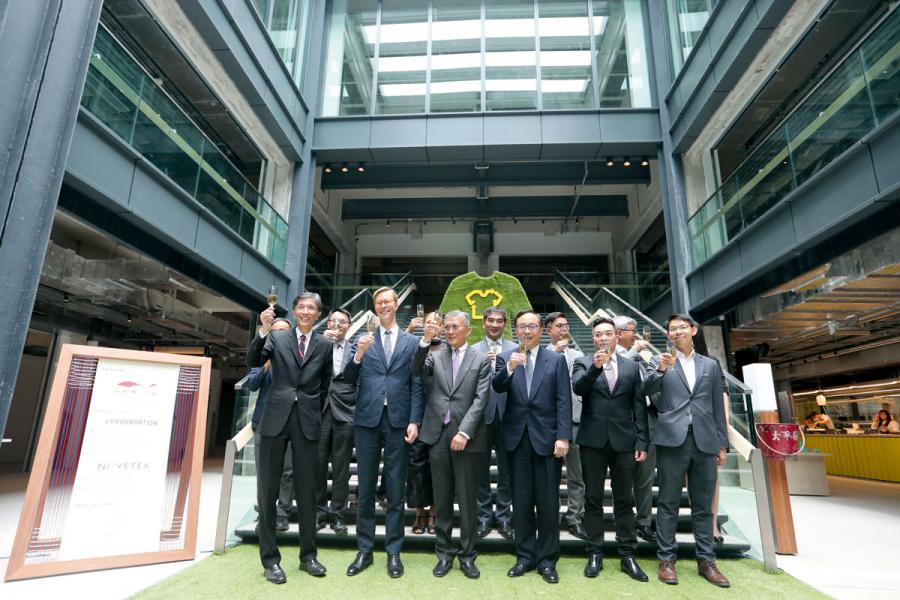 南豐紗廠零售店內的G2G服裝循環回收再造系統開幕。 南豐紗廠零售店內的G2G服裝循環回收再造系統開幕。