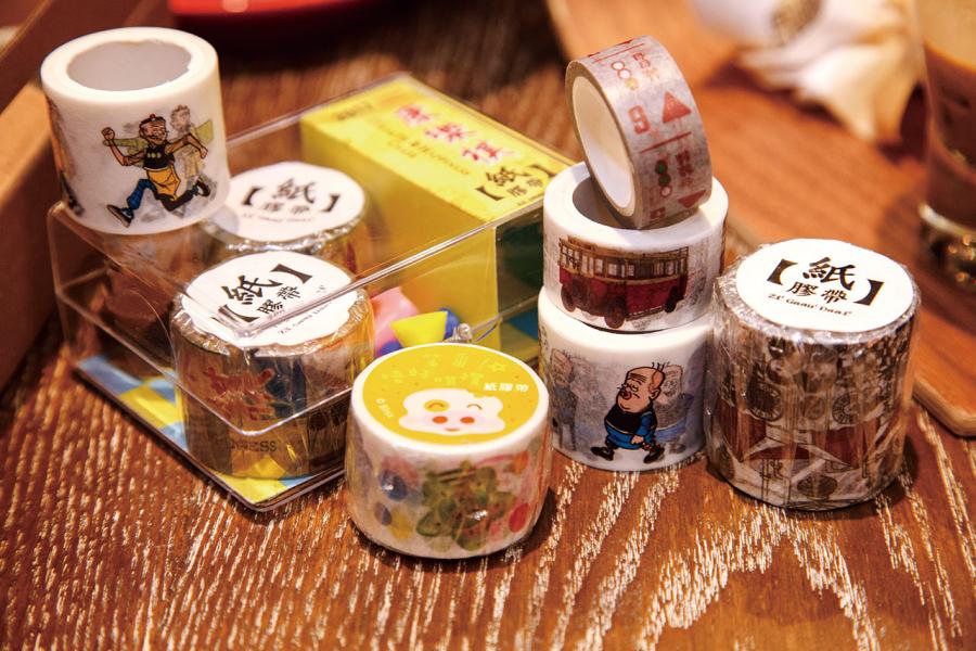 品牌亦有與其他品牌,如麥兜及老夫子以授權方式合作。 品牌亦有與其他品牌,如麥兜及老夫子以授權方式合作。