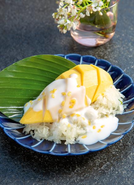 Mango sticky rice︱泰菜迷必定要試的芒果糯米飯。最平實的甜點通常甚考功夫,這道甜品的精妙之處在於脆香糯米飯粒,口感與別不同。 Mango sticky rice︱泰菜迷必定要試的芒果糯米飯。最平實的甜點通常甚考功夫,這道甜品的精妙之處在於脆香糯米飯粒,口感與別不同。