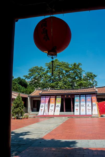 金城鎮內以古蹟兼地標為「清金門鎮總兵署」,鎮上以此為中心點,伸延至著名邱良功母節孝牌坊(貞節牌坊)一帶。 金城鎮內以古蹟兼地標為「清金門鎮總兵署」,鎮上以此為中心點,伸延至著名邱良功母節孝牌坊(貞節牌坊)一帶。