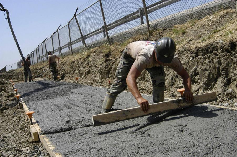 風災後大量項目需要重建,將刺激基建開支。 風災後大量項目需要重建,將刺激基建開支。