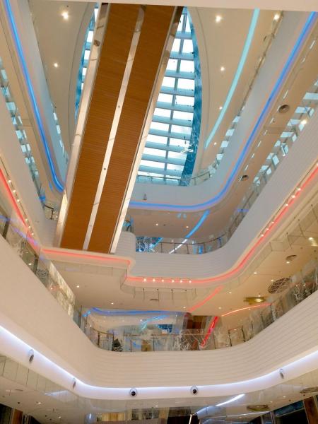 建造中的商場設計以海洋郵輪為主題。 建造中的商場設計以海洋郵輪為主題。