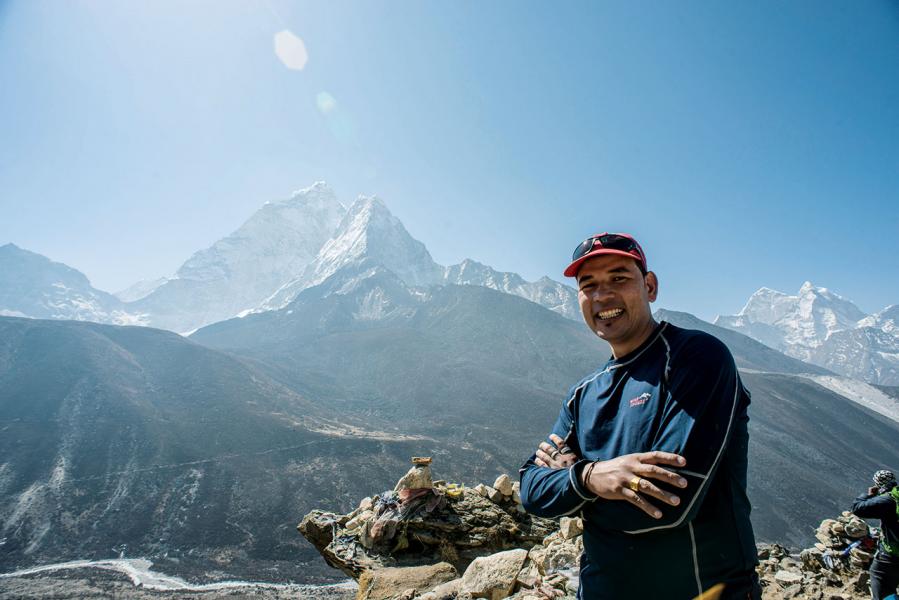 想到尼泊爾登山,務必要找合資格的登山公司及導遊安排,這位是多日陪伴我們同行的登山導遊Man。 想到尼泊爾登山,務必要找合資格的登山公司及導遊安排,這位是多日陪伴我們同行的登山導遊Man。