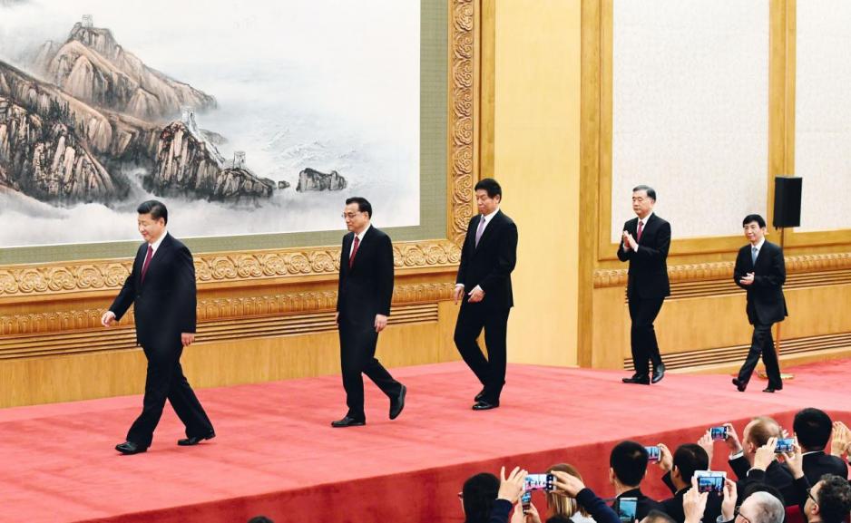 觀乎新一屆中央政治局常委的名單,習近平很可能多做十年。 觀乎新一屆中央政治局常委的名單,習近平很可能多做十年。
