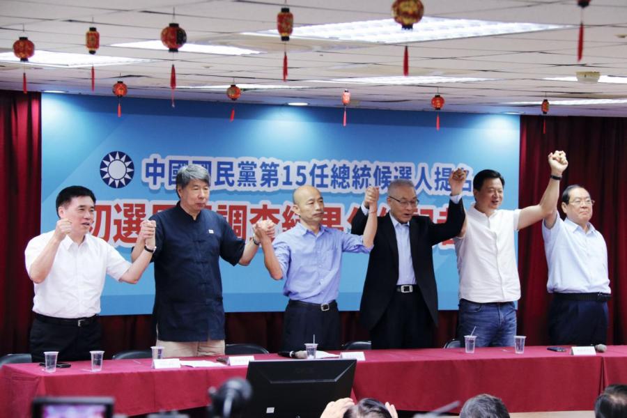 韓國瑜(左三)在國民黨總統初選大勝郭台銘,成為國民黨總統候選人。 韓國瑜(左三)在國民黨總統初選大勝郭台銘,成為國民黨總統候選人。